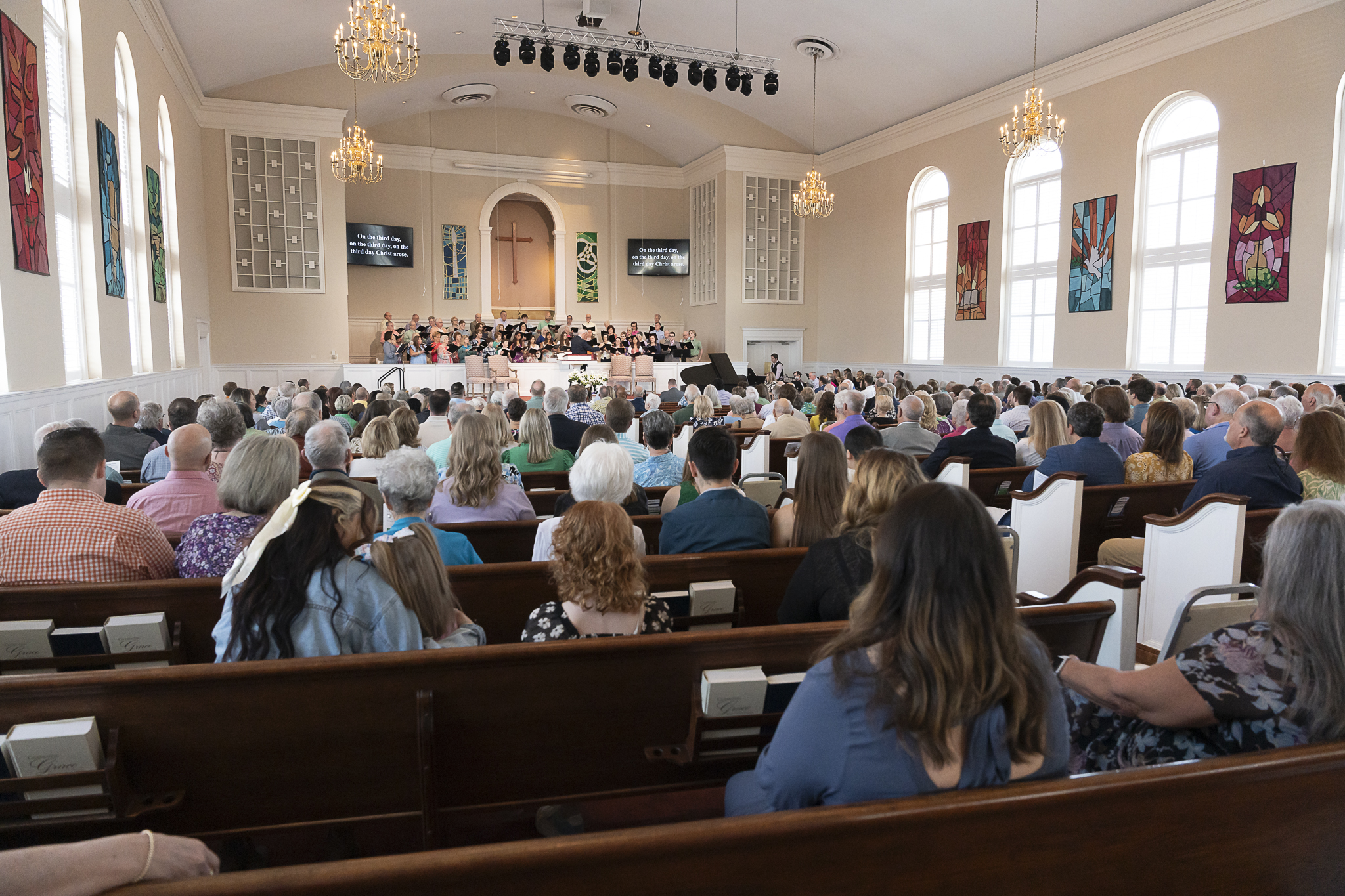 Worship at friendly welcoming church in Fountain City in Knoxville.